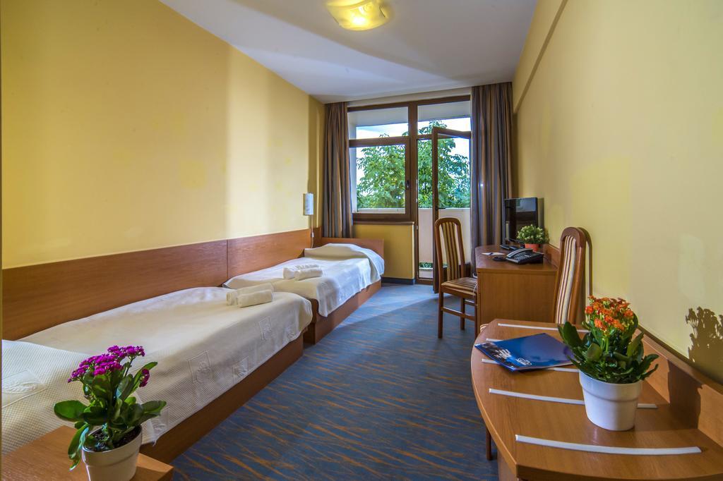 Duna Hotel Paks Exterior foto
